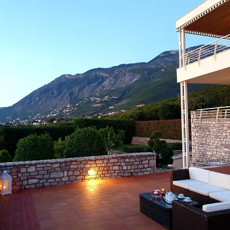 Semesterbostad Elaianthos