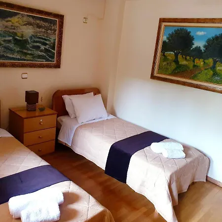 Elaianthos Semesterbostad *